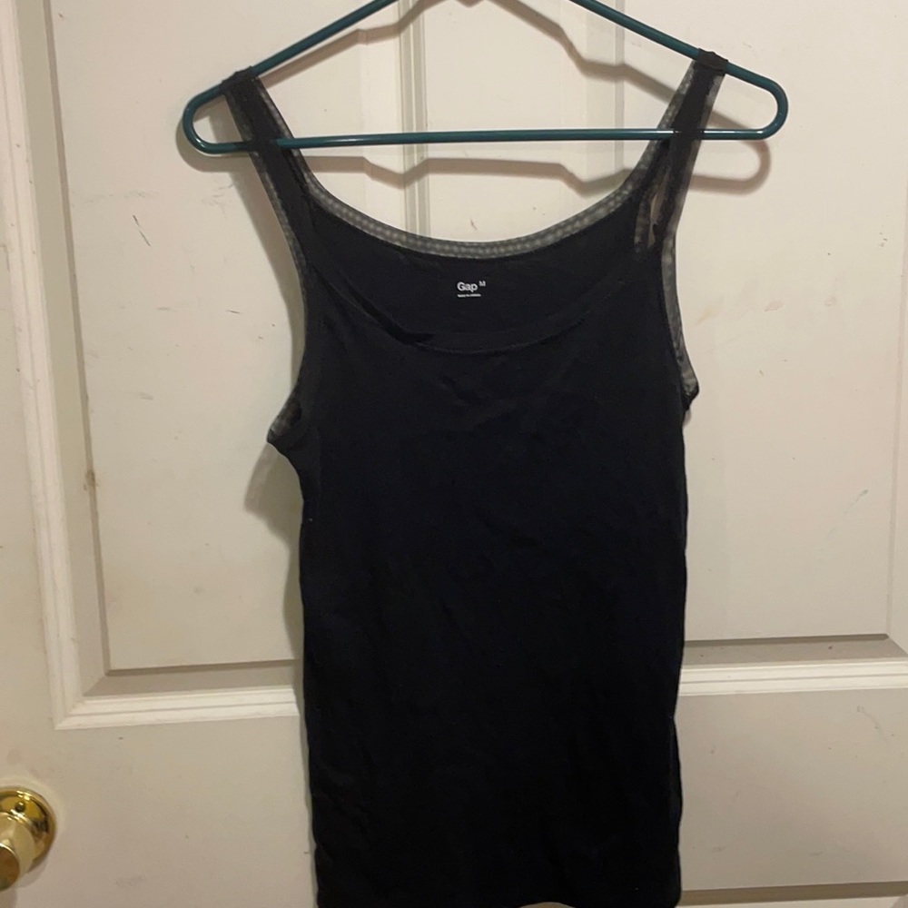 Gap medium black detailed neckline and sleeveless area tank topFIRM$&